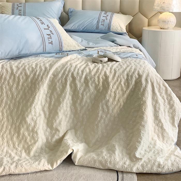 91家纺网 家纺一手货源 找家纺 换种生活 2024新款法式小香风全棉夏被四件套 晴空