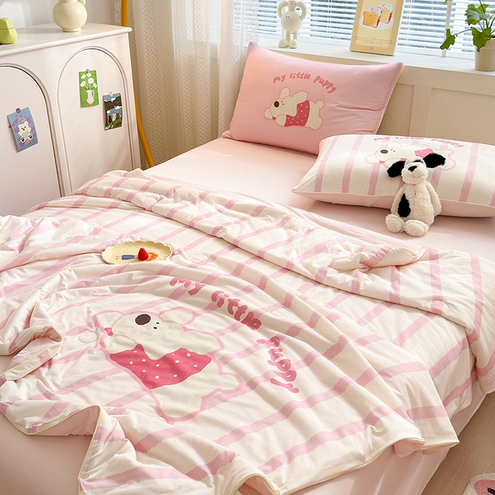 91家纺网 家纺一手货源 找家纺 星期八 2024新款针织棉夏被四件套 坚条狗狗粉