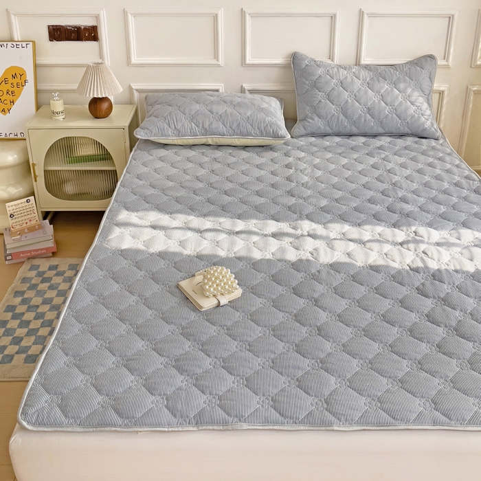 91家纺网 家纺一手货源 找家纺 纽缦家纺 2024云朵棉加厚加棉床垫 小蓝条