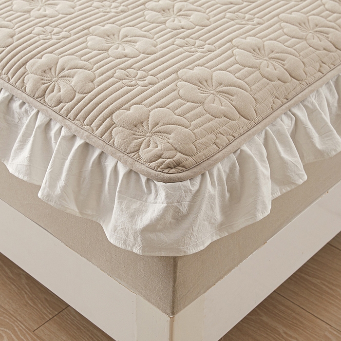 91家纺网 家纺一手货源 找家纺 3C 2024新款全棉大豆夹棉唯美花边床笠 卡其色