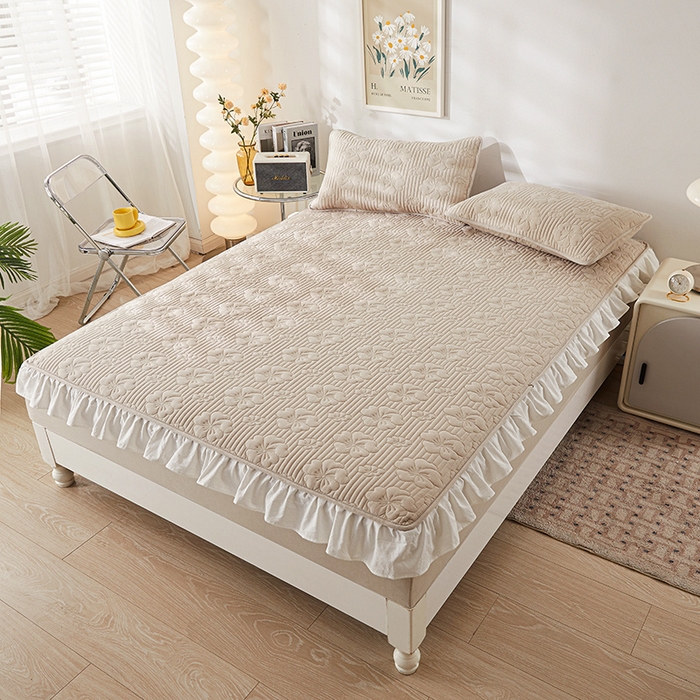 91家纺网 家纺一手货源 找家纺 3C 2024新款全棉大豆夹棉唯美花边床笠 卡其色