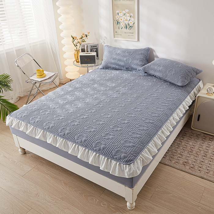 91家纺网 家纺一手货源 找家纺 3C 2024新款全棉大豆夹棉唯美花边床笠 牛仔蓝