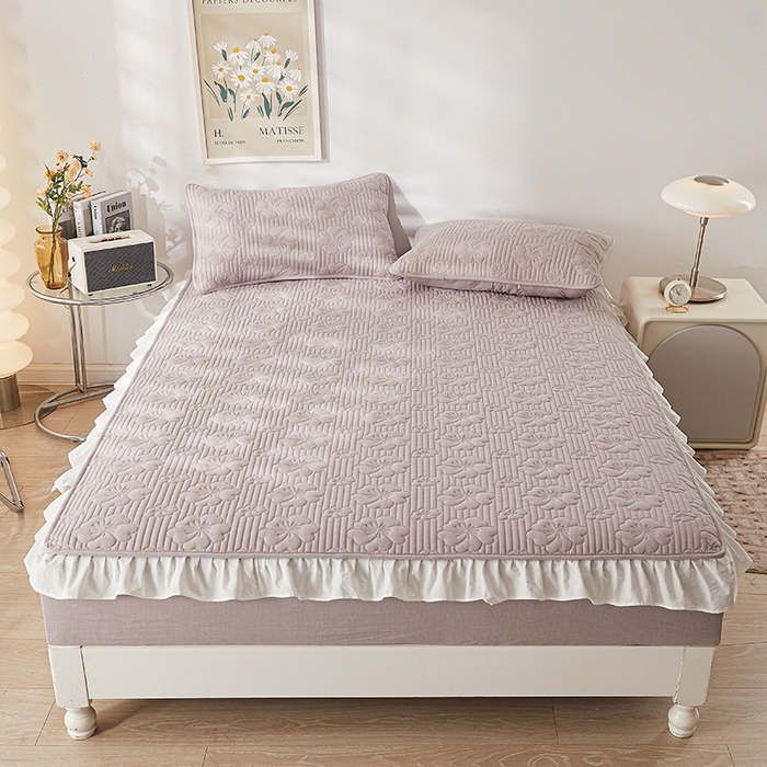 91家纺网 家纺一手货源 找家纺 3C 2024新款全棉大豆夹棉唯美花边床笠 浅藤紫