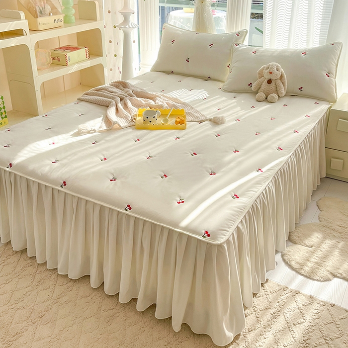 91家纺网 家纺一手货源 找家纺 （总）美达家纺2025新品纯色刺绣水洗棉夹棉床裙