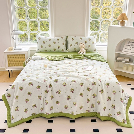 91家纺网 家纺一手货源 找家纺 默忆 2025新款泡芙棉泡泡棉印花夏被四件套夏凉被空调被 手捧花绿