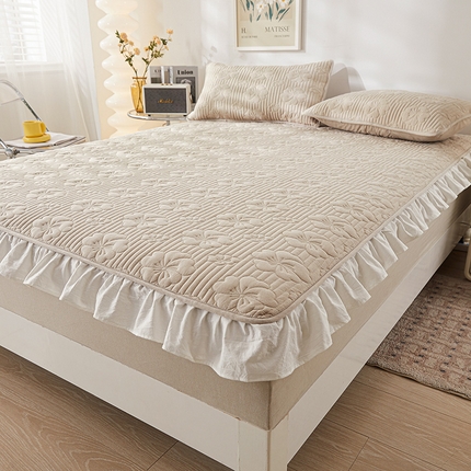 91家纺网 家纺一手货源 找家纺 3C 2024新款全棉大豆夹棉唯美花边床笠 卡其色