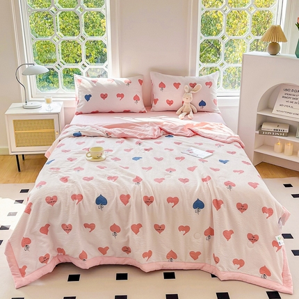91家纺网 家纺一手货源 找家纺 默忆 2025新款泡芙棉泡泡棉印花夏被四件套夏凉被空调被 甜蜜爱心