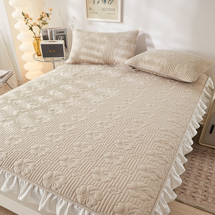 91家纺网 家纺一手货源 找家纺 3C 2024新款全棉大豆夹棉唯美花边床笠 卡其色