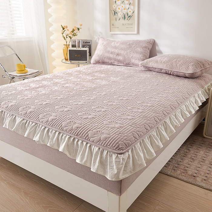 91家纺网 家纺一手货源 找家纺 3C 2024新款全棉大豆夹棉唯美花边床笠 浅藤紫