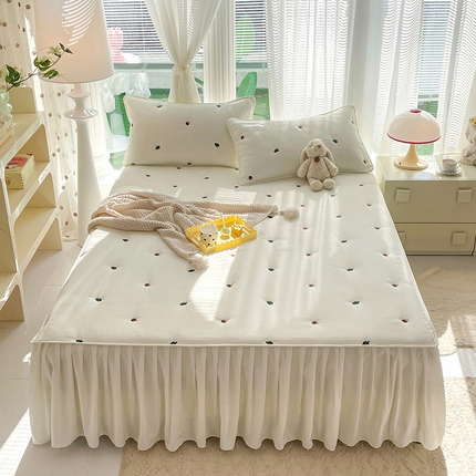 91家纺网 家纺一手货源 找家纺 （总）美达家纺2025新品纯色刺绣水洗棉夹棉床裙