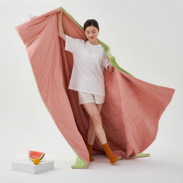 91家纺网 家纺一手货源 找家纺 慕尚家纺 2025新款凉感丝瓜瓜被 西瓜红