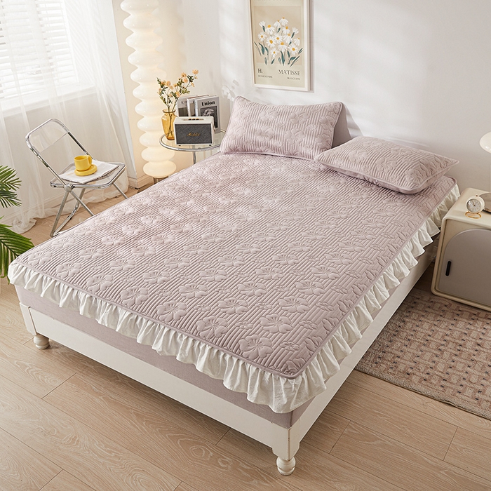 91家纺网 家纺一手货源 找家纺 3C 2024新款全棉大豆夹棉唯美花边床笠 浅藤紫