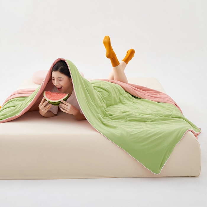 91家纺网 家纺一手货源 找家纺 慕尚家纺 2025新款凉感丝瓜瓜被 西瓜红