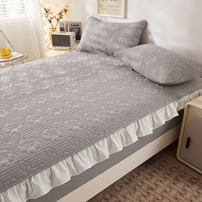 91家纺网 家纺一手货源 找家纺 3C 2024新款全棉大豆夹棉唯美花边床笠 星灰色