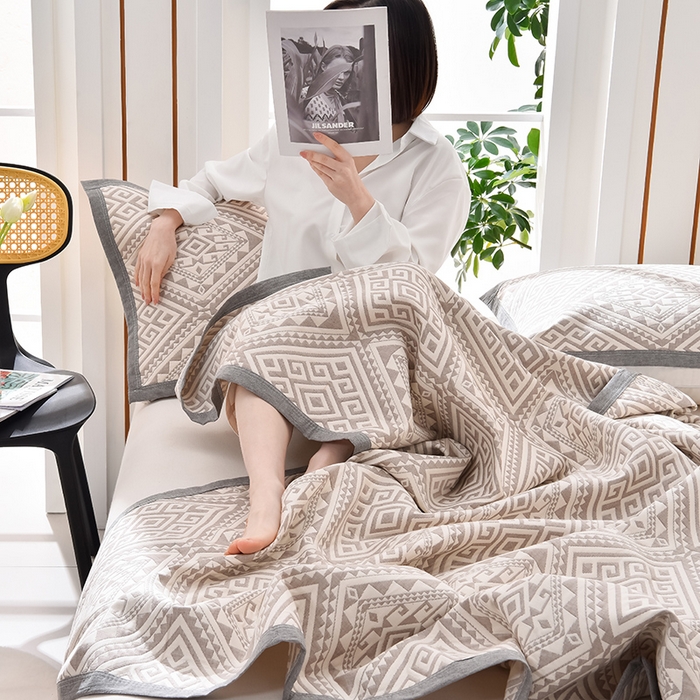 91家纺网 家纺一手货源 找家纺 米奈 2024新款A类抗菌全棉三层纱提花多功能盖毯（有质检报告） 北欧风情