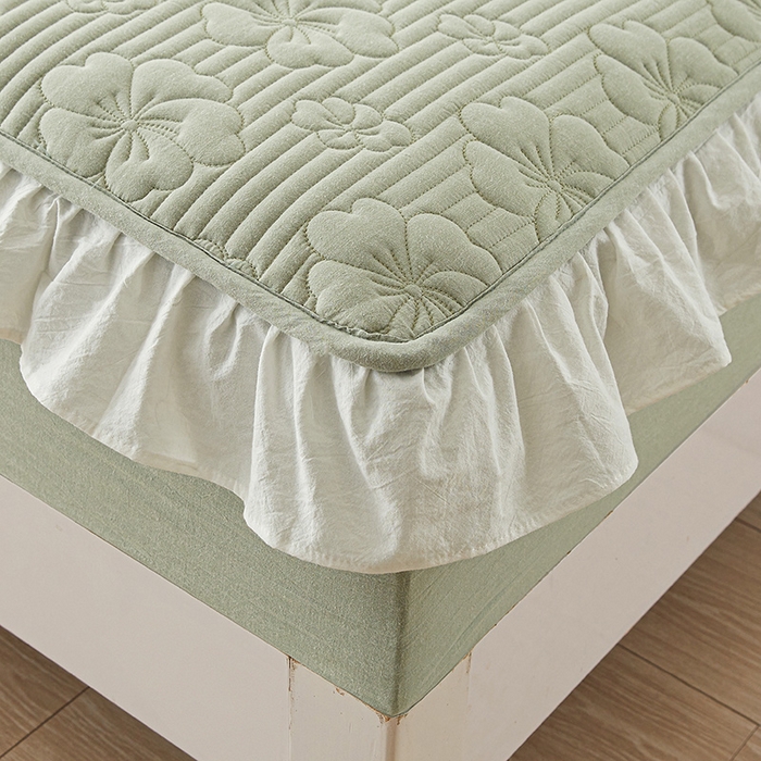 91家纺网 家纺一手货源 找家纺 3C 2024新款全棉大豆夹棉唯美花边床笠 浅果绿