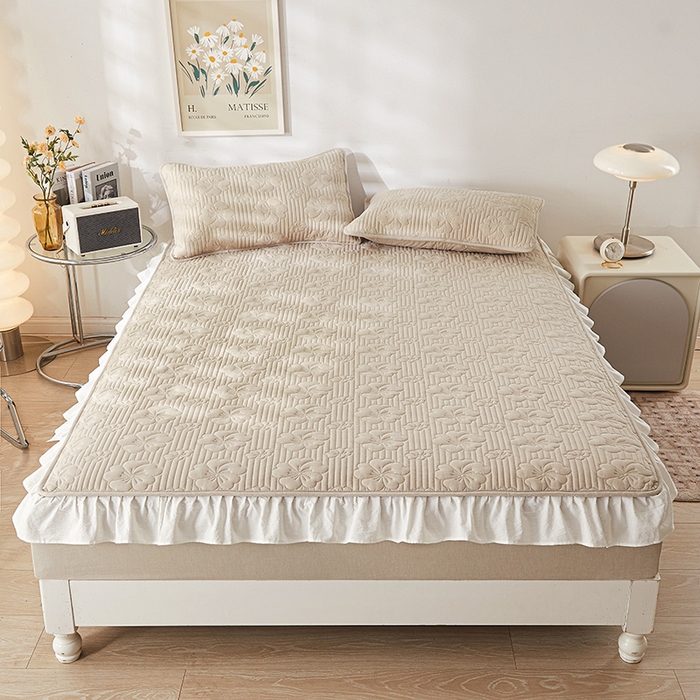 91家纺网 家纺一手货源 找家纺 3C 2024新款全棉大豆夹棉唯美花边床笠 卡其色