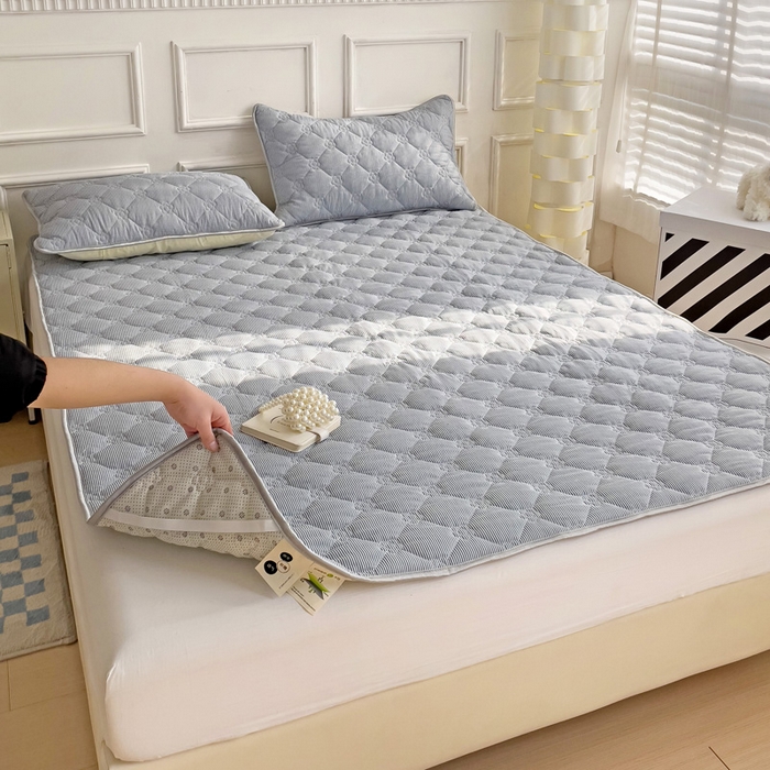 91家纺网 家纺一手货源 找家纺 纽缦家纺 2024云朵棉加厚加棉床垫 小蓝条