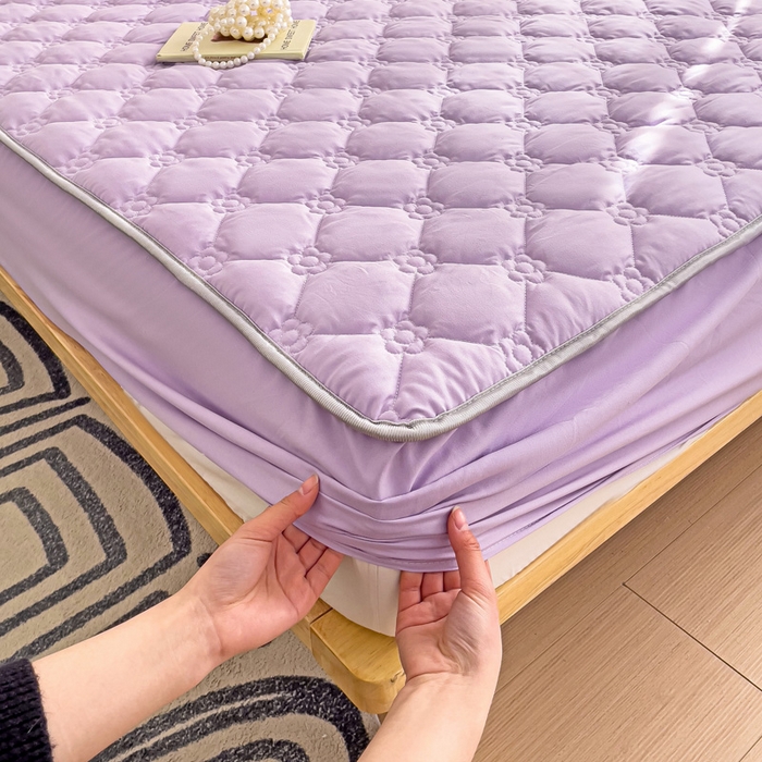 91家纺网 家纺一手货源 找家纺 纽缦家纺 2024云朵棉亲肤加厚加棉床笠 纯色芋泥紫