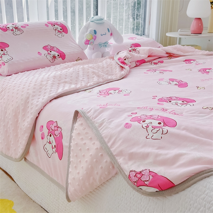 91家纺网 家纺一手货源 找家纺 米米儿家纺 2024新款A类针织棉凉豆豆夏被夏凉被空调被-三丽鸥系列 欢乐美乐蒂