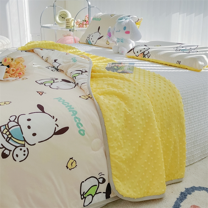 91家纺网 家纺一手货源 找家纺 米米儿家纺 2024新款A类针织棉凉豆豆夏被夏凉被空调被-三丽鸥系列 可爱帕恰狗-黄