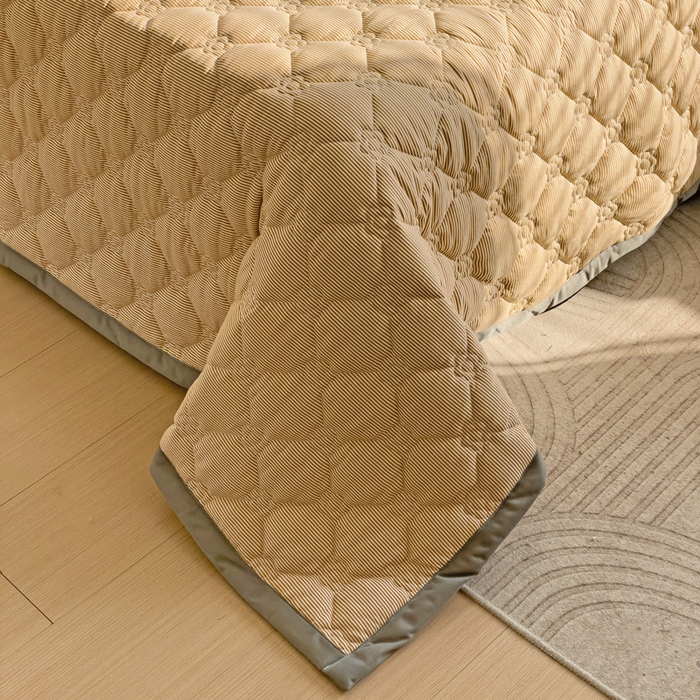 91家纺网 家纺一手货源 找家纺 纽缦家纺 2024纯色云朵棉加棉加厚床盖（床单） 小黄条