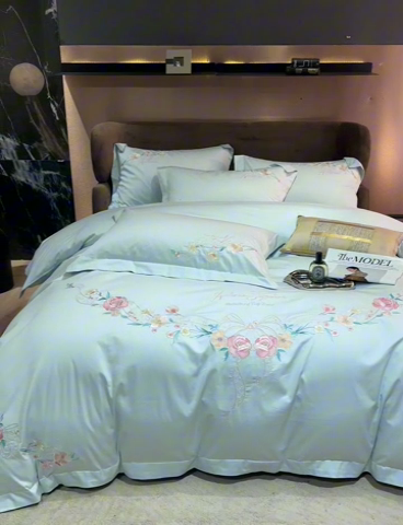 91家纺网 家纺一手货源 找家纺 宏羽纺2024新款高支高密全棉刺绣四件套 伊丽莎白系列 伊丽莎白 西子蓝