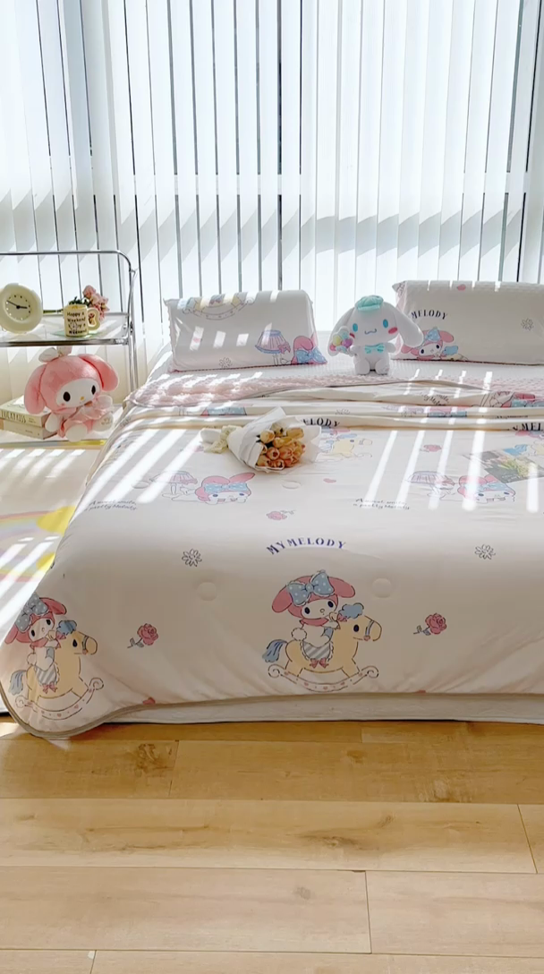 91家纺网 家纺一手货源 找家纺 米米儿家纺 2024新款A类针织棉凉豆豆夏被夏凉被空调被-三丽鸥系列 木马-美乐蒂