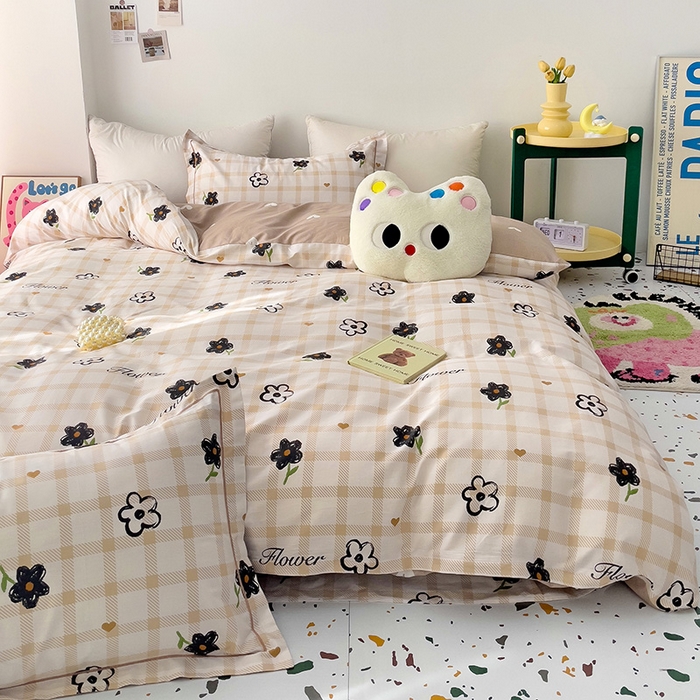 91家纺网 家纺一手货源 找家纺 云锦家居 2024新款13070纯棉印花吊边款一字绣四件套 淡若纷芳