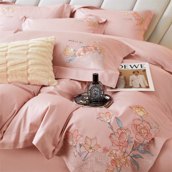 91家纺网 家纺一手货源 找家纺 宏羽纺2024新款高支高密全棉刺绣四件套-艾伦系列 艾伦 美男粉