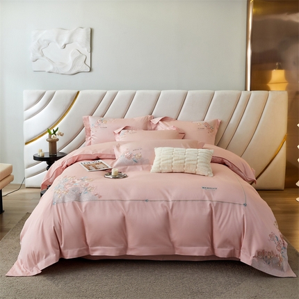 91家纺网 家纺一手货源 找家纺 宏羽纺2024新款高支高密全棉刺绣四件套-艾伦系列 艾伦 美男粉