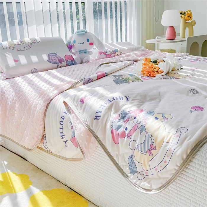 91家纺网 家纺一手货源 找家纺 米米儿家纺 2024新款A类针织棉凉豆豆夏被夏凉被空调被-三丽鸥系列 木马-美乐蒂