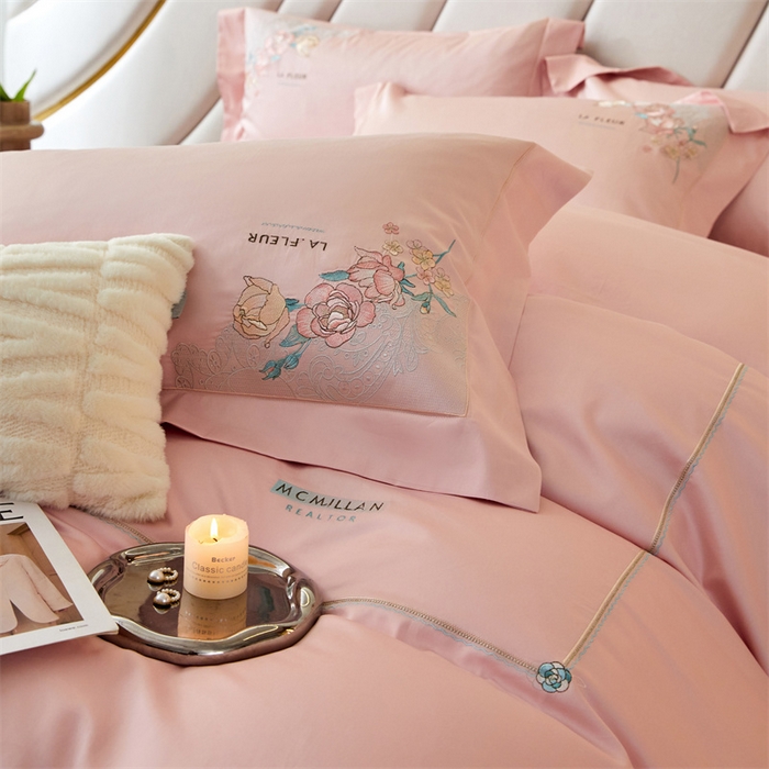 91家纺网 家纺一手货源 找家纺 宏羽纺2024新款高支高密全棉刺绣四件套-艾伦系列 艾伦 美男粉