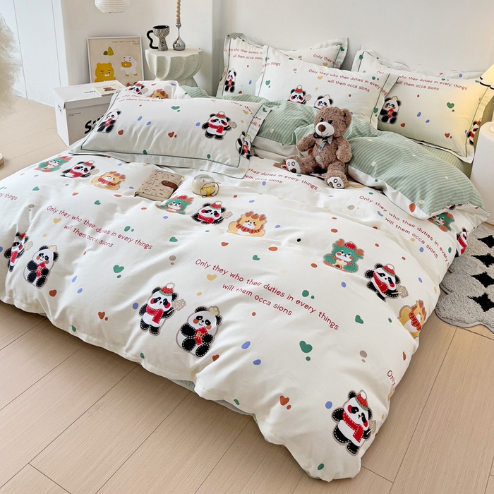 91家纺网 家纺一手货源 找家纺 云锦家居 2024新款13070纯棉印花吊边款一字绣四件套 炫彩乐园