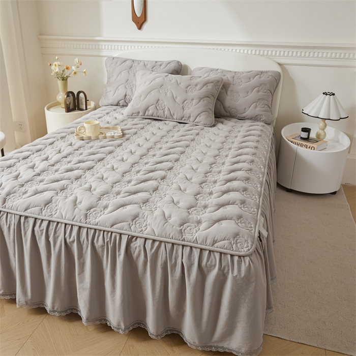 91家纺网 家纺一手货源 找家纺 3C 2024新款玫瑰全棉水洗棉大豆夹棉床裙 夜光灰