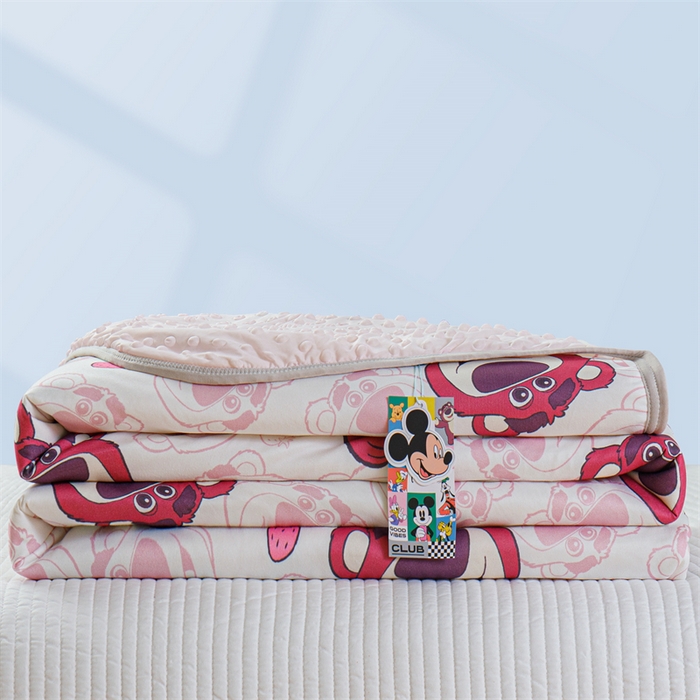 91家纺网 家纺一手货源 找家纺 2024新款A类针织棉凉豆豆夏被夏凉被空调被-迪士尼系列 草莓熊