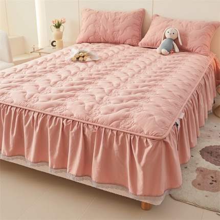 91家纺网 家纺一手货源 找家纺 3C 2024新款全棉水洗棉大豆夹棉床裙式床笠 轻柔粉