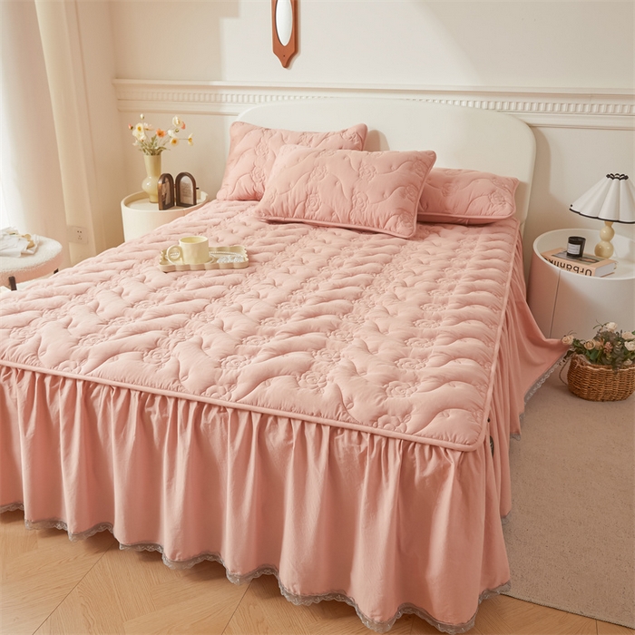 91家纺网 家纺一手货源 找家纺 3C 2024新款玫瑰全棉水洗棉大豆夹棉床裙 轻柔粉