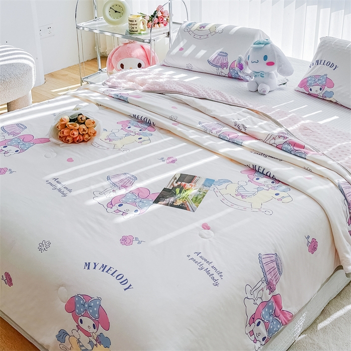 91家纺网 家纺一手货源 找家纺 米米儿家纺 2024新款A类针织棉凉豆豆夏被夏凉被空调被-三丽鸥系列 木马-美乐蒂