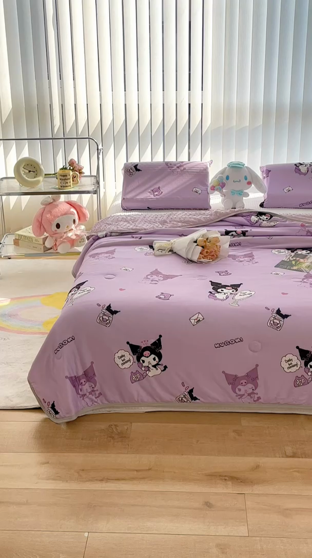 91家纺网 家纺一手货源 找家纺 米米儿家纺 2024新款A类针织棉凉豆豆夏被夏凉被空调被-三丽鸥系列 紫色库洛米