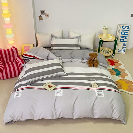 91家纺网 家纺一手货源 找家纺 云锦家居 2024新款13070纯棉印花吊边款一字绣四件套 维亚