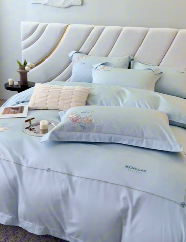 91家纺网 家纺一手货源 找家纺 宏羽纺2024新款高支高密全棉刺绣四件套-艾伦系列 艾伦 西子蓝