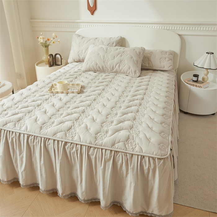 91家纺网 家纺一手货源 找家纺 3C 2024新款玫瑰全棉水洗棉大豆夹棉床裙 烟雾灰