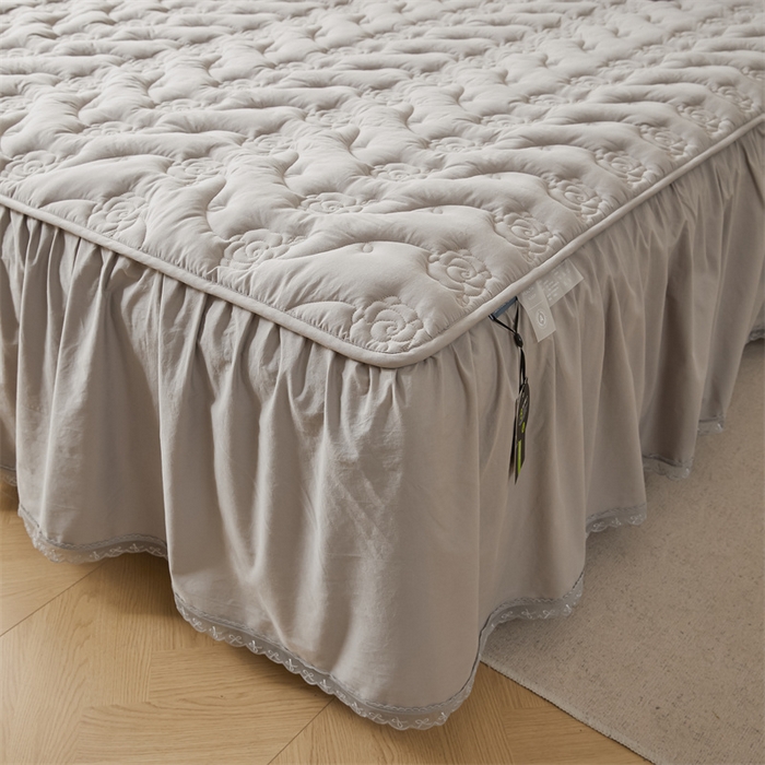 91家纺网 家纺一手货源 找家纺 3C 2024新款玫瑰全棉水洗棉大豆夹棉床裙 夜光灰