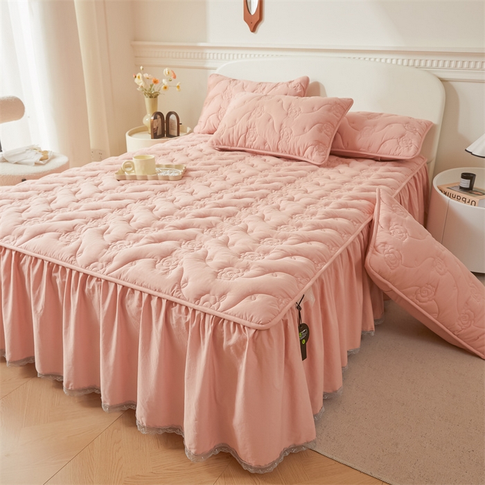 91家纺网 家纺一手货源 找家纺 3C 2024新款玫瑰全棉水洗棉大豆夹棉床裙 轻柔粉