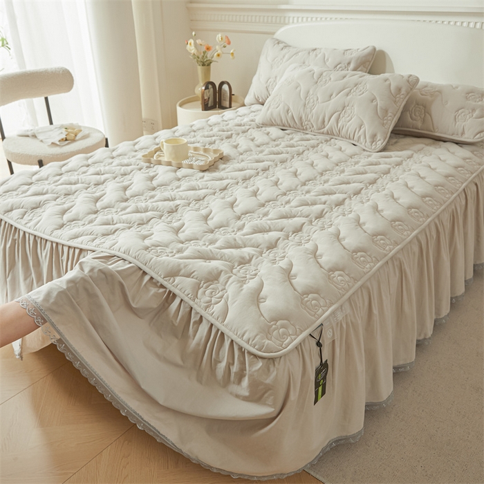 91家纺网 家纺一手货源 找家纺 3C 2024新款玫瑰全棉水洗棉大豆夹棉床裙 烟雾灰