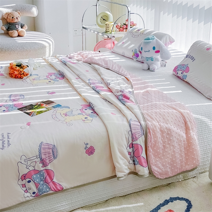 91家纺网 家纺一手货源 找家纺 米米儿家纺 2024新款A类针织棉凉豆豆夏被夏凉被空调被-三丽鸥系列 木马-美乐蒂