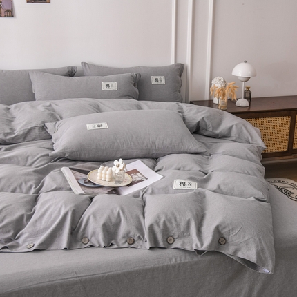 91家纺网 家纺一手货源 找家纺 巧格家纺 2024全棉水洗棉四件套纽扣款 浅灰
