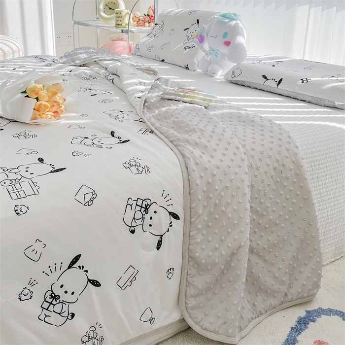 91家纺网 家纺一手货源 找家纺 米米儿家纺 2024新款A类针织棉凉豆豆夏被夏凉被空调被-三丽鸥系列 黑白-帕恰狗