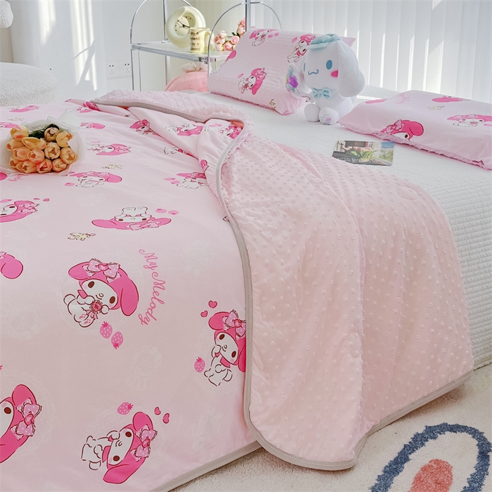 91家纺网 家纺一手货源 找家纺 米米儿家纺 2024新款A类针织棉凉豆豆夏被夏凉被空调被-三丽鸥系列 欢乐美乐蒂